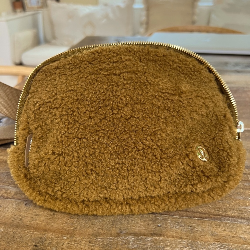 Lululemon Everywhere Belt Bag